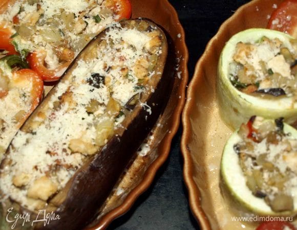 Через 35 минут достать овощи и посыпать сыром (любой на ваш вкус). Отправить еще на 5–10 минут, чтоб сыр расплавился.