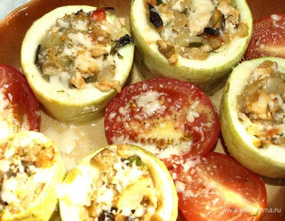 Кабачки с помидорами.