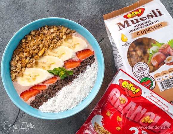 Дополните смузи-боул мятой. Полезное и вкусное блюдо готово!