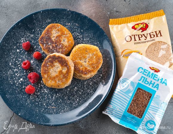 Выпекайте оладьи на смазанной маслом сковороде с обеих сторон до золотистого цвета. Полезное угощение готово! Приятного аппетита!<br />
 