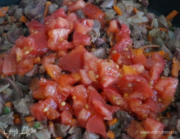 Добавить помидоры.