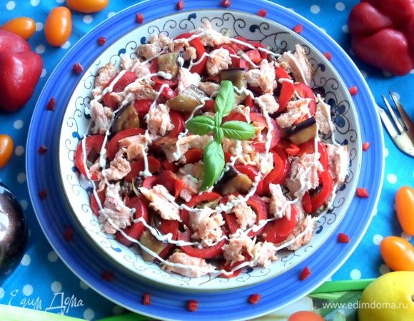 Вместо майонеза можно украсить тертым вареным белком.