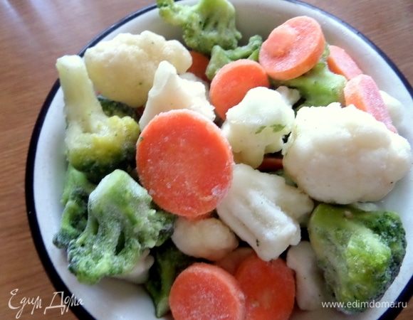 Овощи выгодно взять на базе, какие хочешь комбинации по 3 кг. Мы выбрали такие. Нужна вот такая миска овощей, не пачка, конечно.