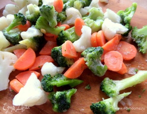 Для удобства разрезать крупные куски.