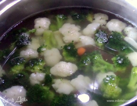 Залить водой и поставить на огонь.