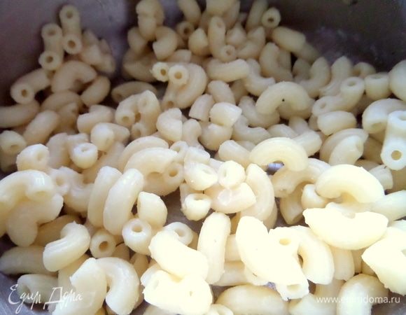 Как я уже сказала, вариант с макарошками, которые были уже отварены, лучше мелкие. Примерно порция, как на гарнир взрослому.