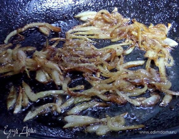 Обжарить на сливочном масле до коричневого состояния.