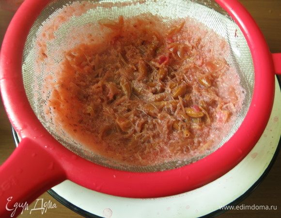 Процеживаем отвар.