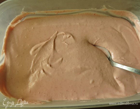 Наливаем в форму на 4 часа минимум и перемешиваем раз в час. Приятного аппетита!