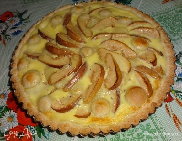 Вот так выглядит готовый пирог. Полностью остудить пирог в форме. Тонким острым ножом аккуратно отделить пирог от стенок формы и вытащить из формы.