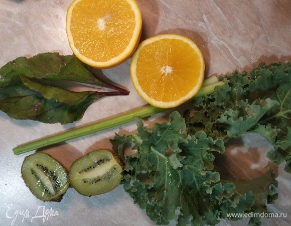 Список ингредиентов простой. Все тщательно промыть, киви заранее очистить (я просто выскабливаю мякоть ложкой).