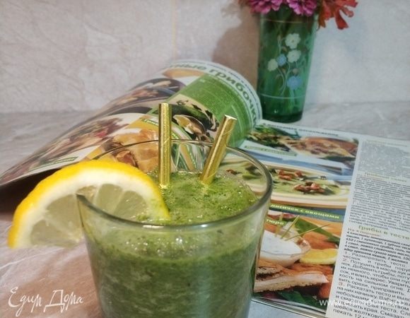 Наливаем смузи в стакан, долька лимона для яркости и любимый журнал для настроения. Доброе и яркое утро, новый радостный день!