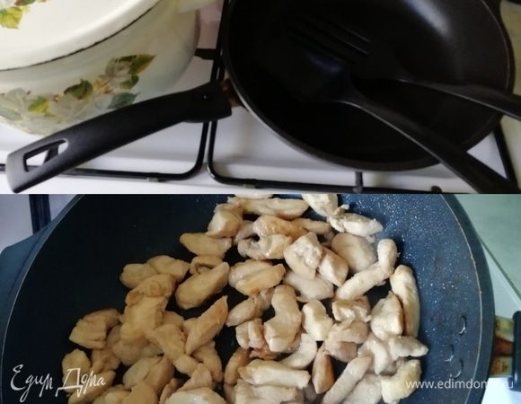 Готовим рабочее место. Каждый ингредиент обжариваем по отдельности, а потом перекладываем в общую тару. Для приготовления этого блюда можно использовать любое растительное масло. Но по вкусовым качествам мне нравится кукурузное (плюс оно полезное). Сначала обжариваем курицу до золотистой корочки. В данном случае я разделила курицу на две жарки.