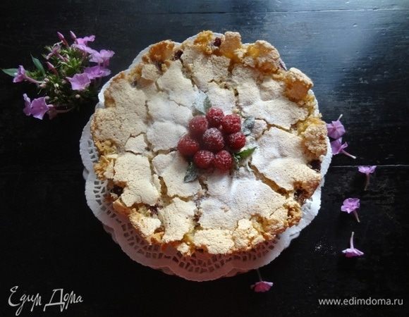 Остудить, извлечь из формы. Можно украсить малиной, листиками мяты, посыпать сахарной пудрой.