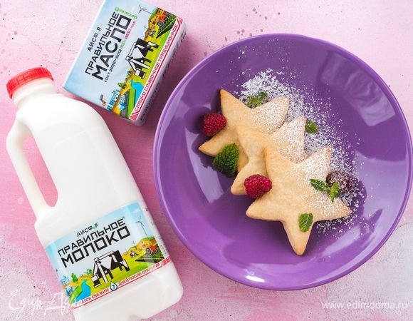 Готовое печенье немного остудите и посыпьте сахарной пудрой.<br />
 