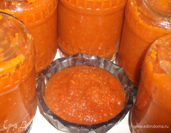 Раскладываем в чистые банки, закатываем.