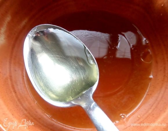 Влить масло без запаха.