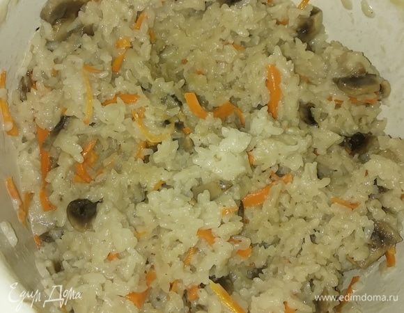 Бириани готово, когда вода полностью выкипит. Подавать горячим. Приятного аппетита!