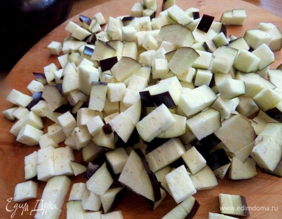 Нарезать на кубики.