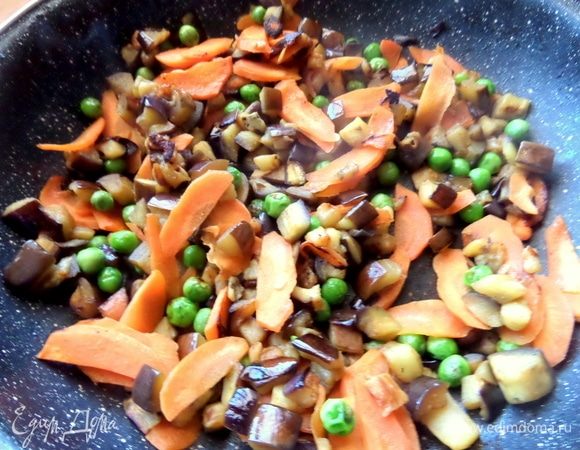 Подержать на огне, помешивая до полуготовности.