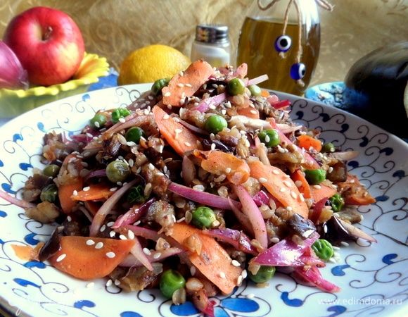 Перенести горкой на блюдо.