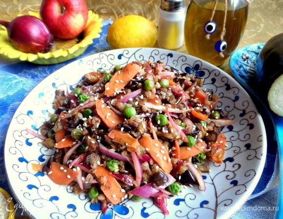 Сверху посыпать обжаренными семечками.