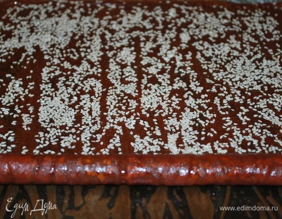 Для посыпки пастилы я использовала тыквенные семечки и кунжут ТМ «Семушка». По желанию, можно использовать и орехи, и подсолнечные семечки — кто что любит.