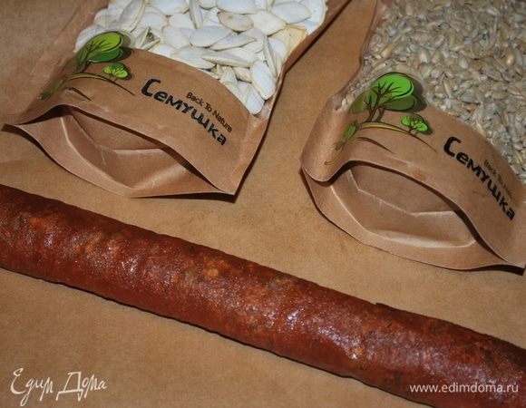 Пастила готова, разрезаем ее на кусочки. Храним ее в герметичных банках.