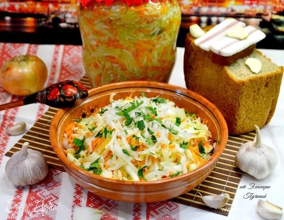 Прекрасная самостоятельная закуска, подойдет к картошке, каше, мясу, рыбе и т.д. Добавьте при подаче нарезанный соломкой репчатый лук и зелень.