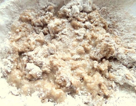 Смешать сначала ложкой.