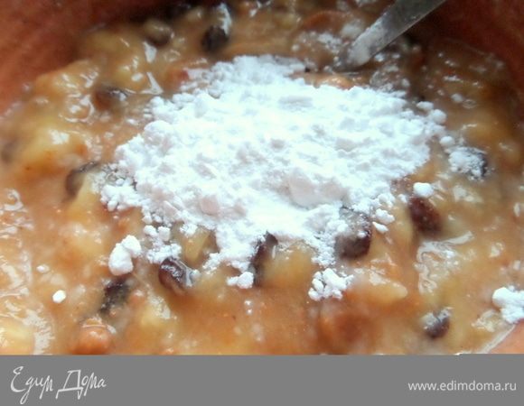 У меня натуральное смородиновое желе без желатина, поэтому пришлось ввести крахмал для связки.