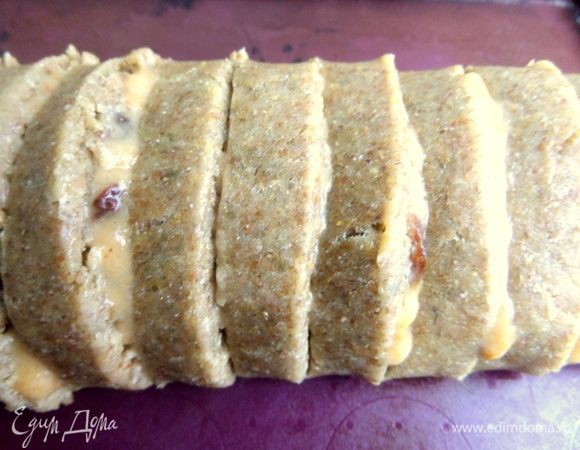 Нарезать на шайбочки шириной в 1 см.