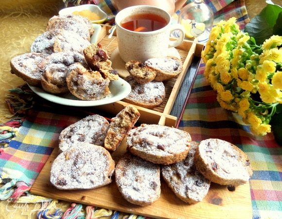 Печенье-рулетики можно приготовить заранее в выходные и потом брать с собой на работу всю неделю.