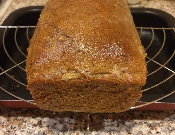 Готовый хлеб достать, переложить на решетку и полностью остудить. Я еще горячий хлеб слегка смазала сливочным маслом.