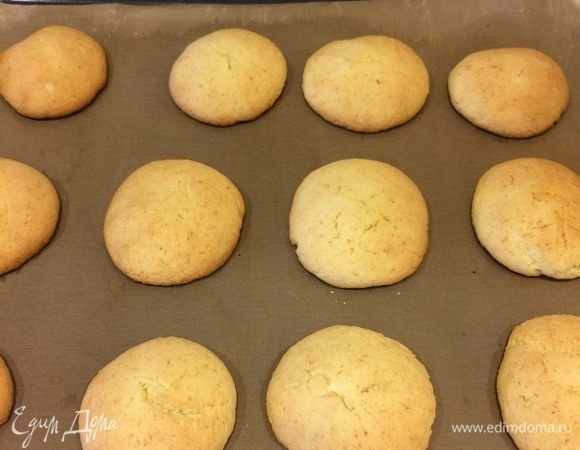 Выпекать 20 минут. Ориентируйтесь на свою духовку. Готовое печенье остудить на решетке.