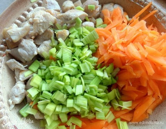 Соединить с остывшей курочкой.