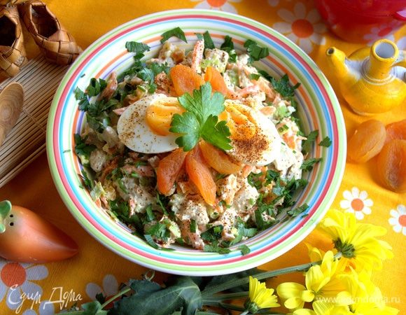 Благодаря отсутствию майонеза все полезно в данном салатике.