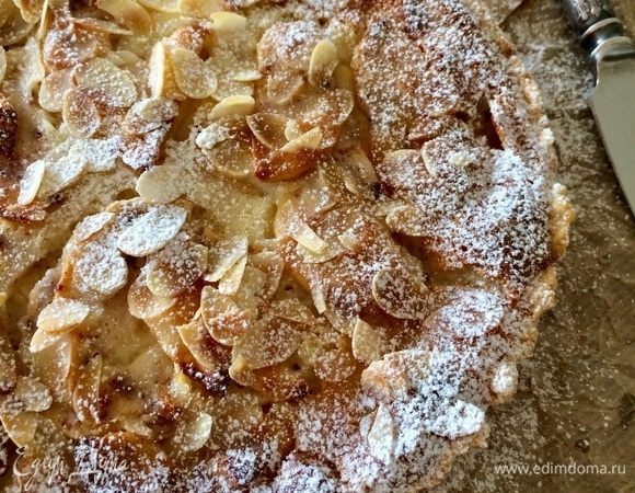 Готовый пирог полностью остудить.