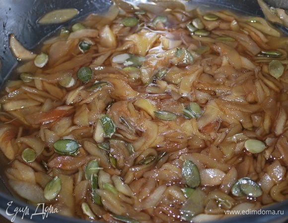 Все вместе провариваем пару минут.