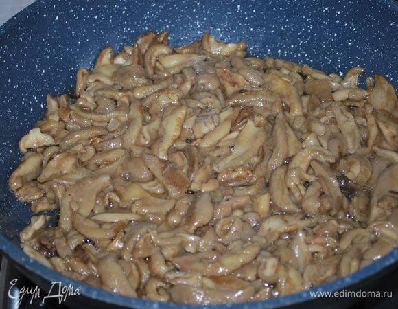 Маслята обжарить на растительном масле, посолить по вкусу.