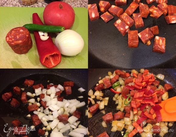 Чоризо крупно нарезать. С помидора снять шкурку. Лук, чеснок, болгарский, зеленый перец, помидор крупно нарезать. В сковороде с толстым дном разогреть масло, добавить чоризо и жарить 2–3 минутки. Добавить лук, чеснок, перемешать, накрыть крышкой и тушить 3–4 минуты. Затем добавить болгарский, зеленый перец (по вкусу), перемешать и тушить еще 3–4 минуты.