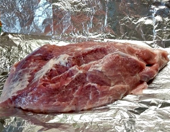 Мне в магазине приглянулся вот такой кусок окорока кг на 2, в меру с жирком!