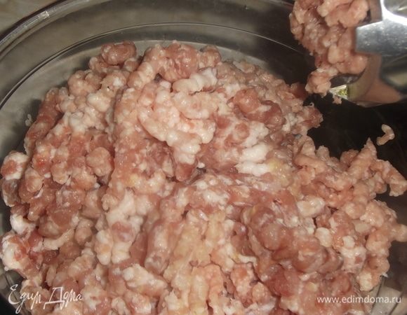 Пропустить через мясорубку с крупной решеткой.