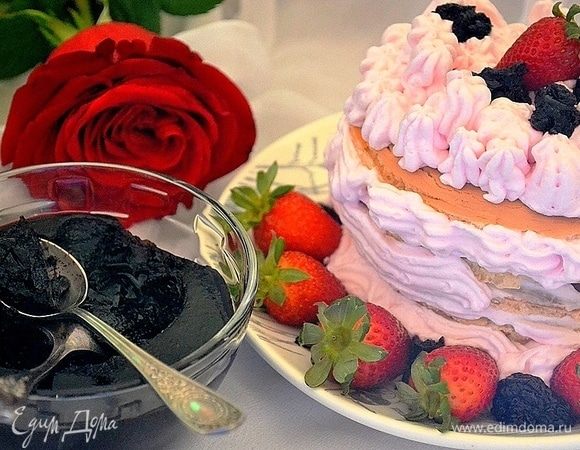 Готовить с черничным джемом можно все, что душе угодно, он прекрасно держит форму. Обычное чаепитие с вазочкой черничного джема становится праздником!