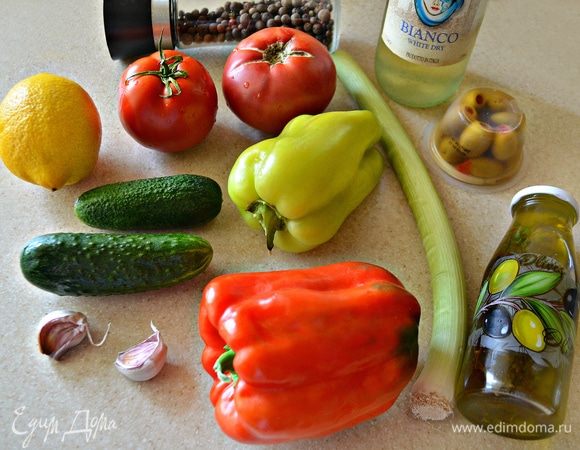 Приготовьте все необходимые продукты, помойте овощи.