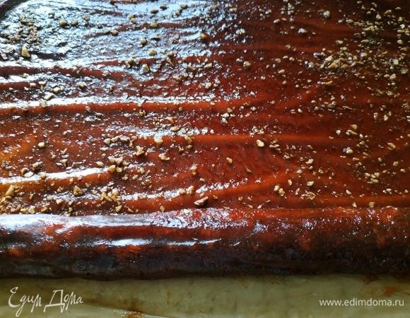 Готовую пастилу в теплом виде скручиваем в рулетики.