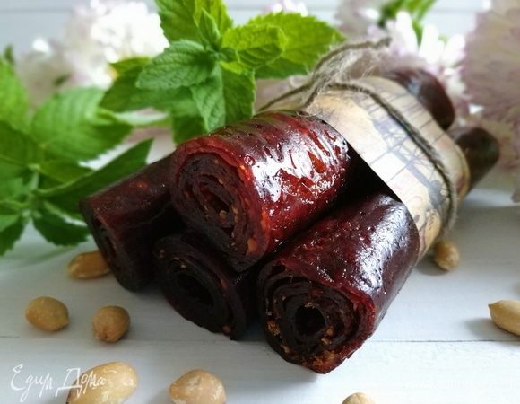 Храним пастилу в закрытых банках в холодильнике. Приятного аппетита!