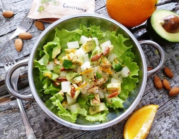 Очень вкусный салат готов! Приятного аппетита!