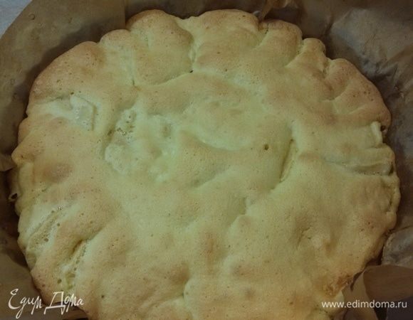 Через 20 минут вынуть пирог и дать остыть в форме.