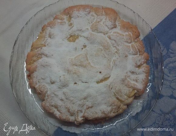 Посыпать пирог сахарной пудрой. Приятного аппетита.